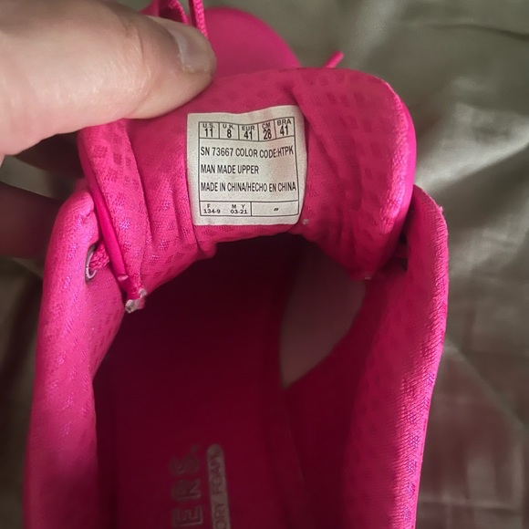 Skechers women’s size 11 Uno light sneaker. Worn once for 4 hours. - Picture 5 of 5